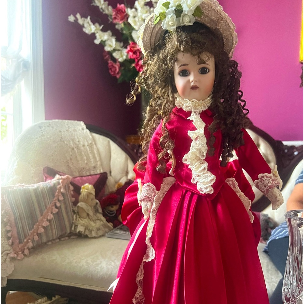 Sylvia , the Victoria and Albert museum heirloom fashion doll, Franklin Mint